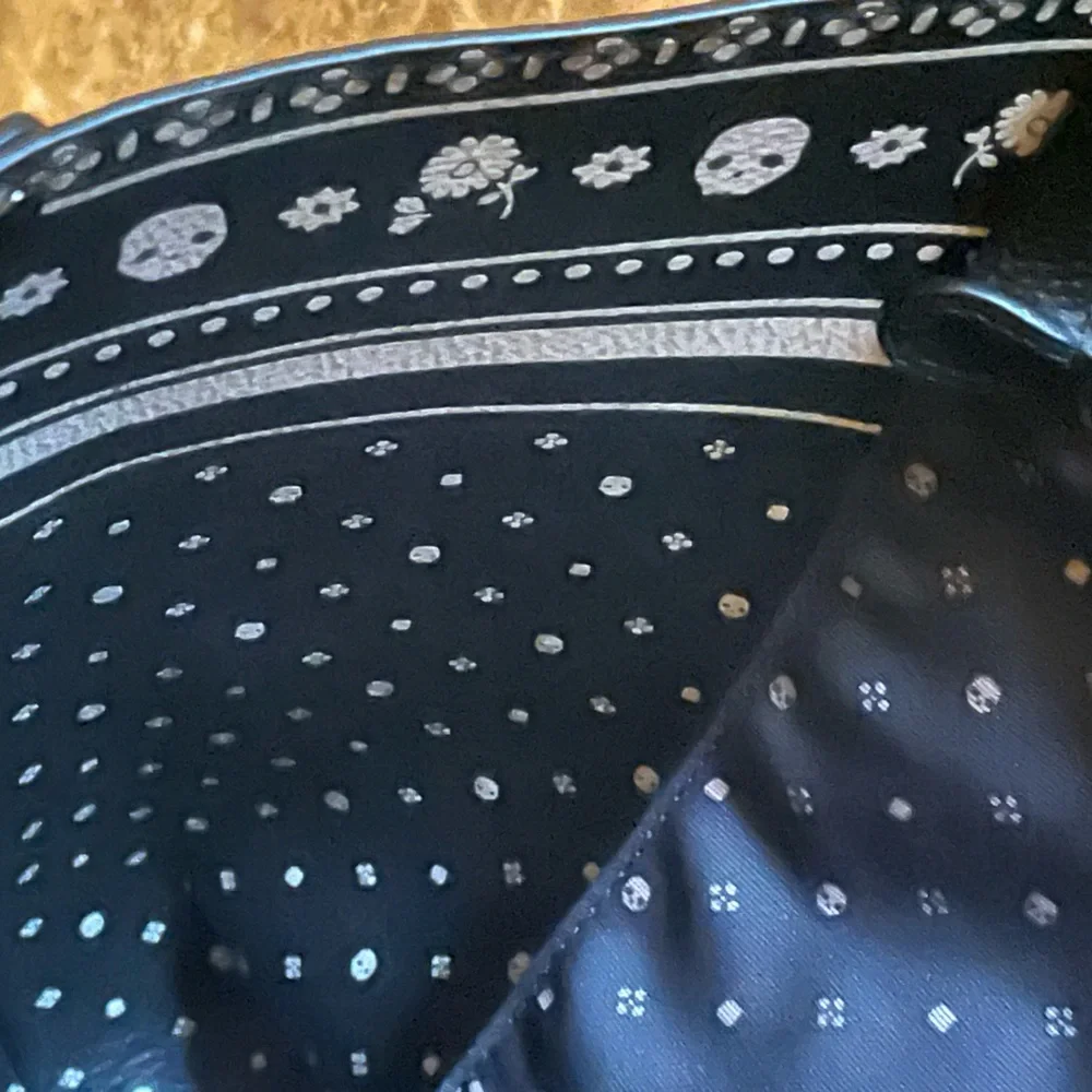 COACH Skull Bandana Print Market Leather Tote W/UNBRANDED Striped Scarf Accent - Picture 13 of 17